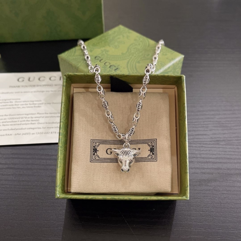 G*u*i necklaces